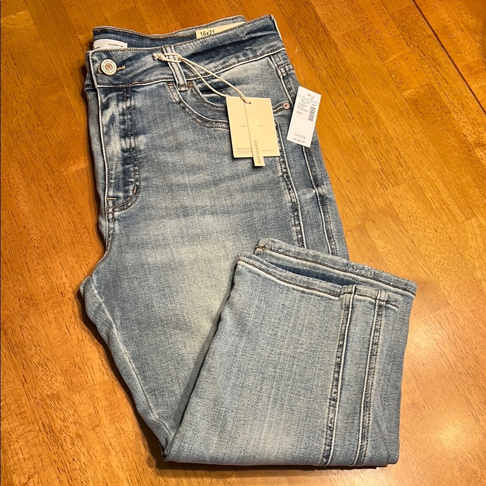 KanCan 21” Capri Jeans Vintage Wash size 16W